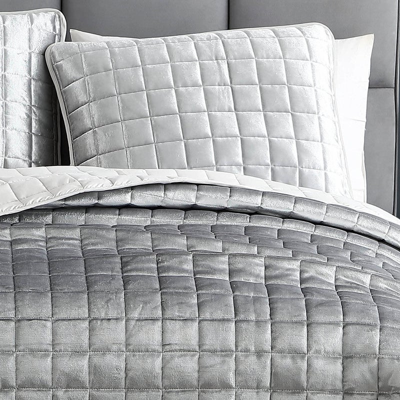 Riverbrook Home Lyndon Quilt Set, Queen, Silver, 3-Piece Set - Image 4